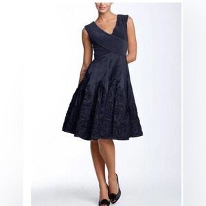 Adrianna Papell Black Ruched Fit Flare Midi Dress Textured Floral Skirt Sz 4